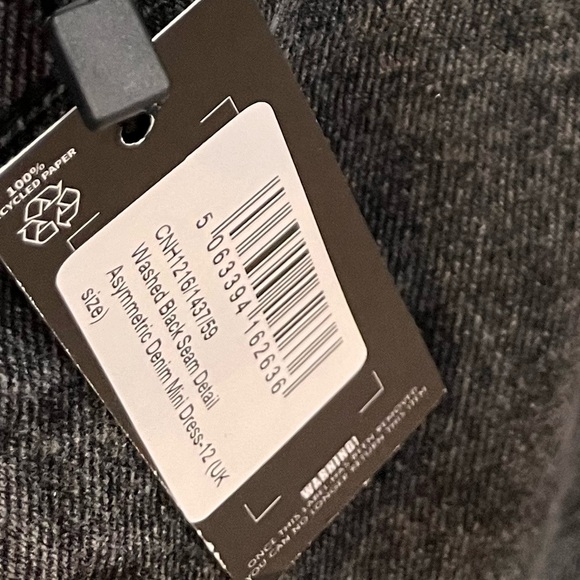 NWT PrettyLittleThing Strapless Black Acid Wash Denim Mini Dress Size 8 - Picture 4 of 9